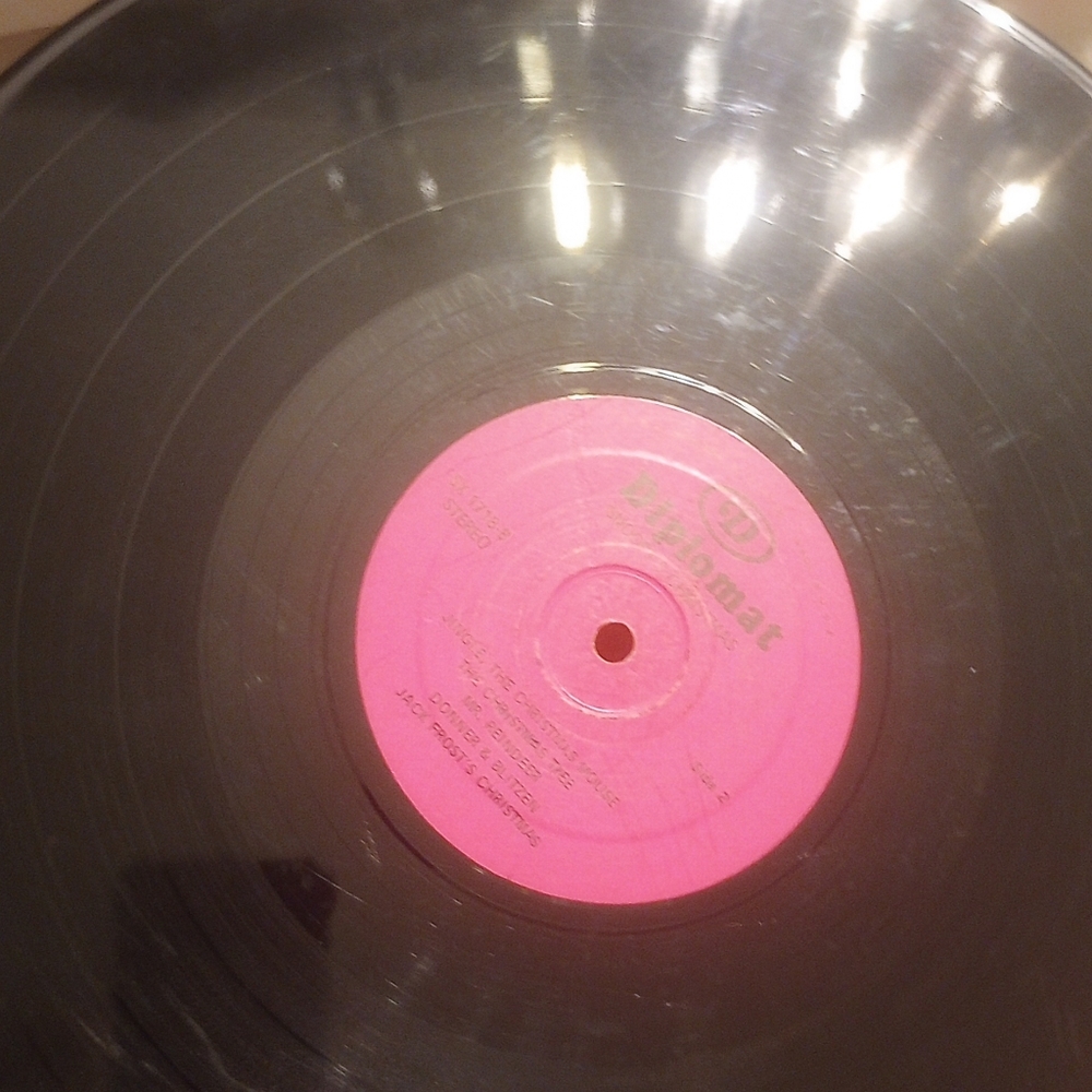 Diplomat Records Vintage Snoopy's Christmas Record - Picture 7 of 7
